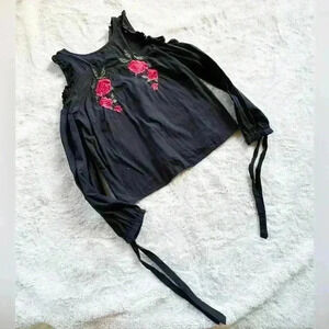 Women’s Dizzy Lizzy Embroidered Blouse size